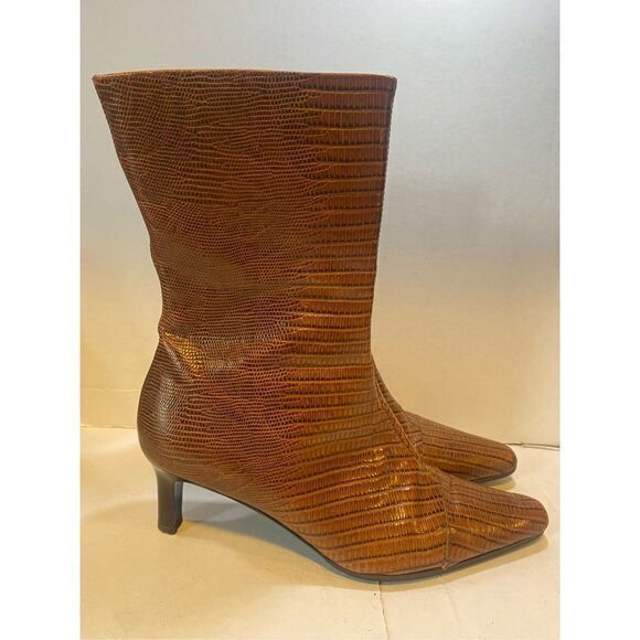 Women’s‎ Ellen Tracy 2 & 1/2 “ Pointed Toe Brown Boots Size 7 - Picture 1 of 7
